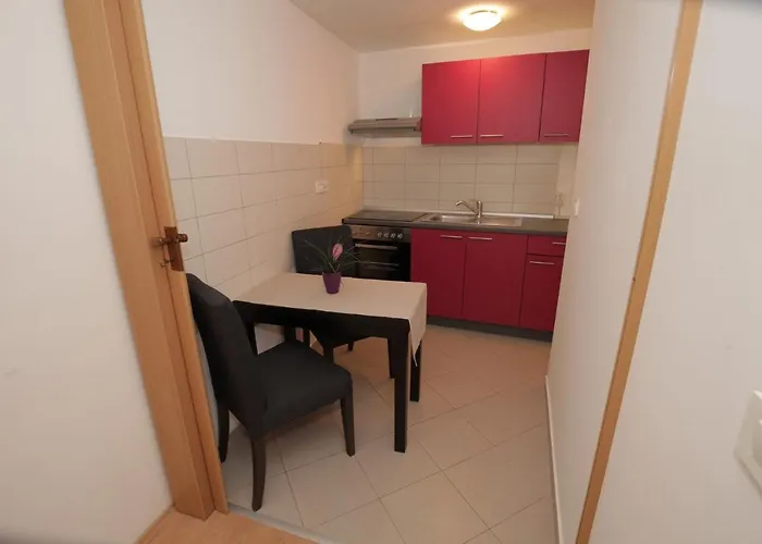 With A Parking Space - 14958 * 扎达尔